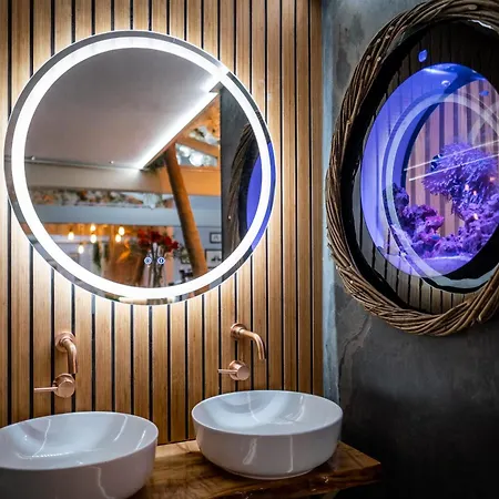 Queen's Loft Apartment Windermere