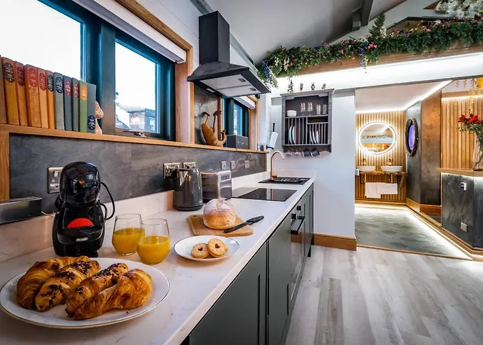 Queen's Loft Apartment *