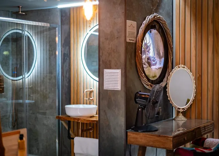 Queen's Loft Apartment *