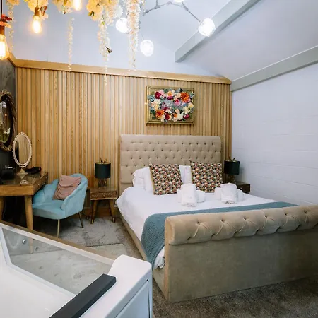 Queen's Loft