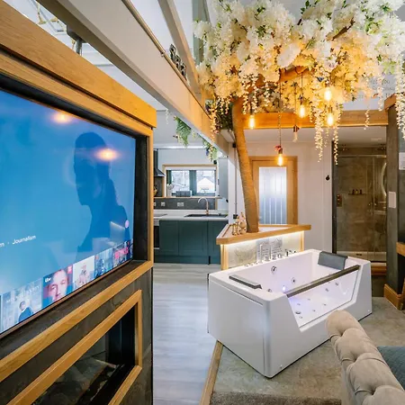 Queen's Loft דירה