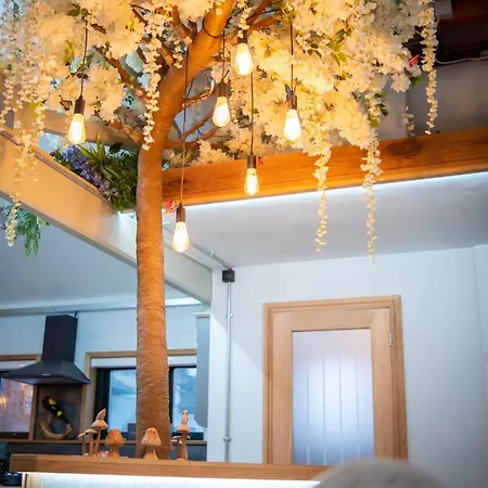 Queen's Loft