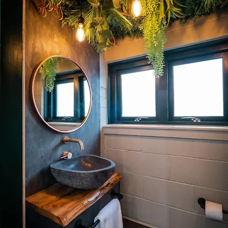 Queen's Loft *